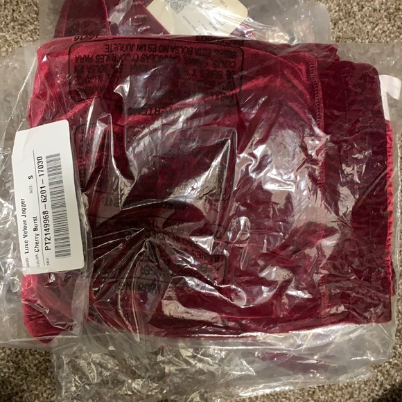 Fabletics Luxe Velour Jogger - Picture 5 of 5